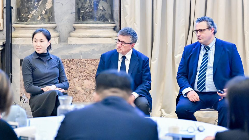 Cerimonia del DBA CEIBS a Palazzo Serbelloni con interventi di Buccellati e Savio Firmino sulle imprese storiche italiane.