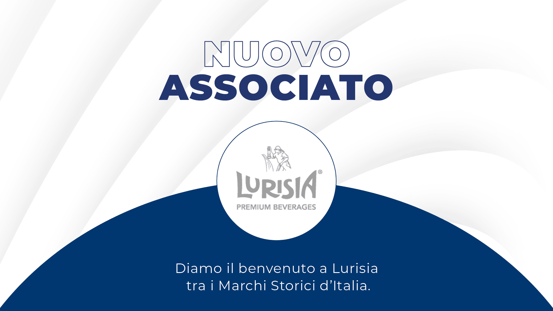 Bottiglia in vetro Lurisia ispirata alla lanterna, simbolo della storica sorgente piemontese scoperta nel 1900